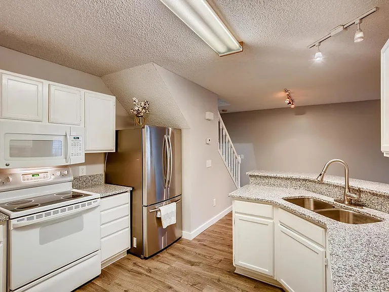 12758 Edgewater Path — Photo 6