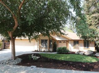 205 Oak Dr, Reedley, CA 93654