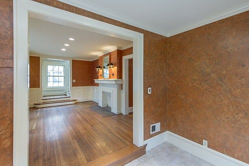5th image of 5811 Holmes St