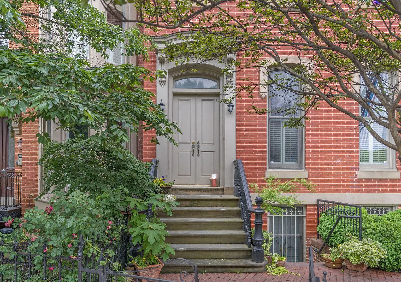 Available Now! Two Bed/Two Bath in the Most Walkable Part of DC, Logan Circle! — Photo 3