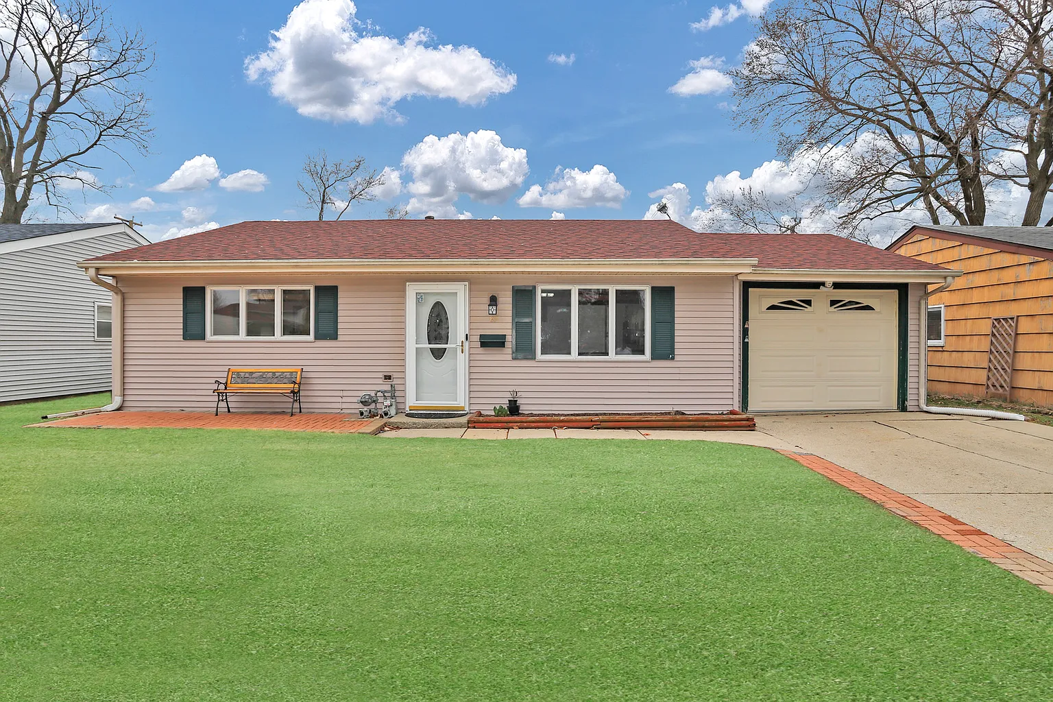 89 W Manchester Dr photo 1