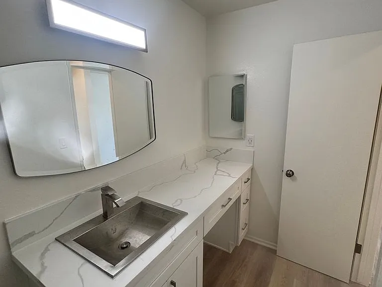 231 W Palmyra Ave — Photo 17