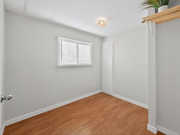 5th image of 121 Ferry Rd #12