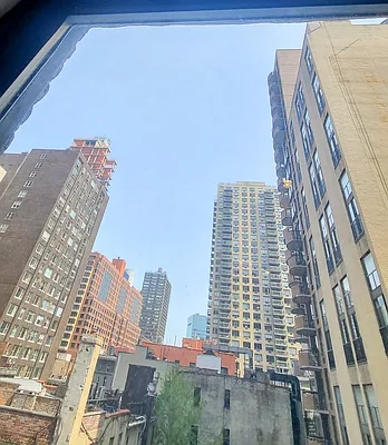 Rented by United Realty Equities | media 21