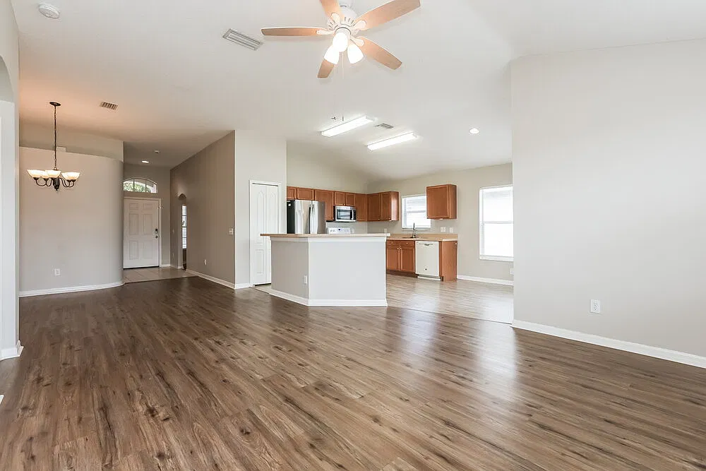 3 bed, 2.0 bath, 1560 sqft, $3,110 — Photo 4