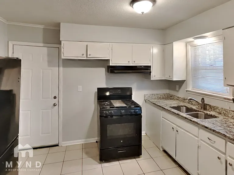 2535 Eastbrook Dr — Photo 5