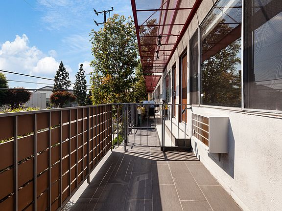 2nd image of 3480 Sawtelle Blvd #213