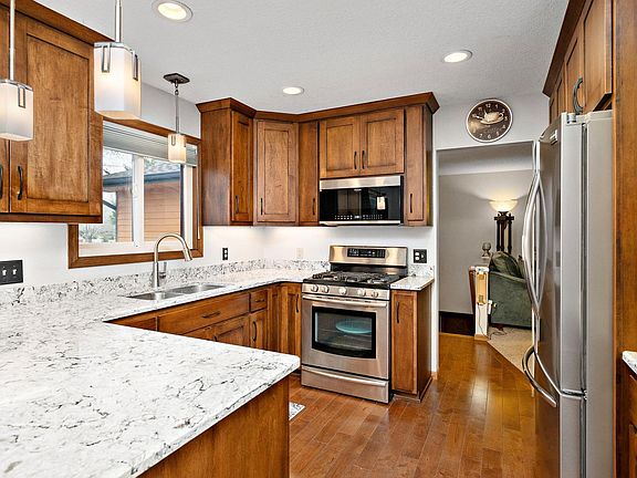 5th image of 9784 Kirkwood Ln N