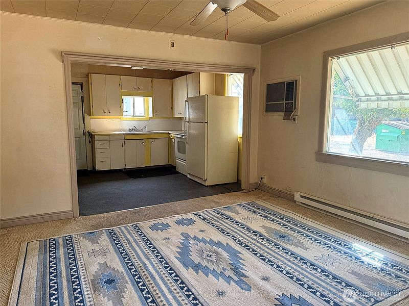 2nd image of 602 SE Trinity Avenue