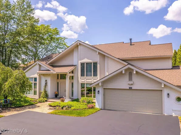 4833 Panorama Cir, West Bloomfield, MI 48323