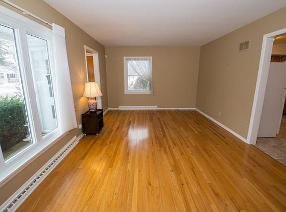 4th image of 1304 E Lasalle Ave