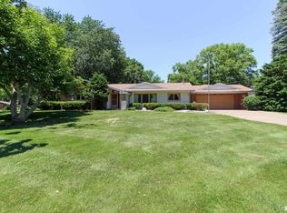 512 4th St, Bettendorf, IA 52722