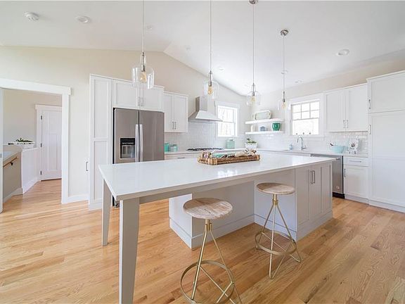 5th image of 221 Spartina Cove Way