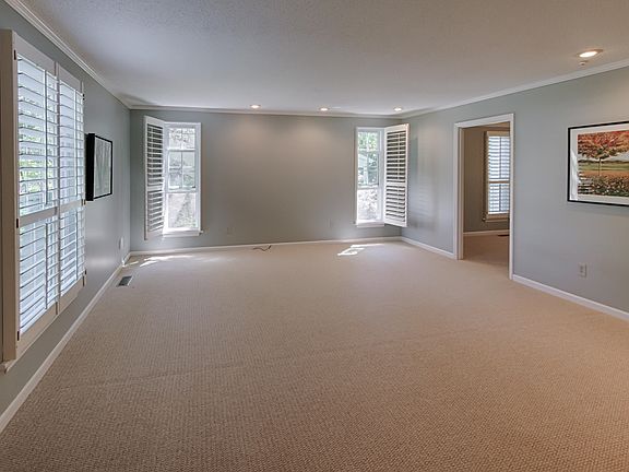 4th image of 1323 Beacon Hill Ln