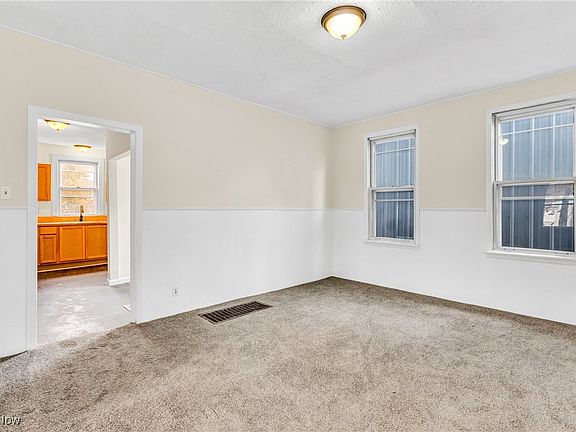 5th image of 62 E Market St