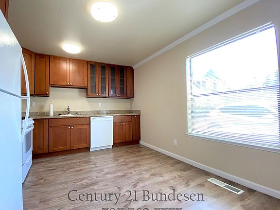4th image of 607B 7th St