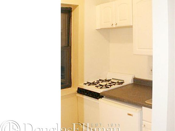 2nd image of 18 Cornelia St APT 14