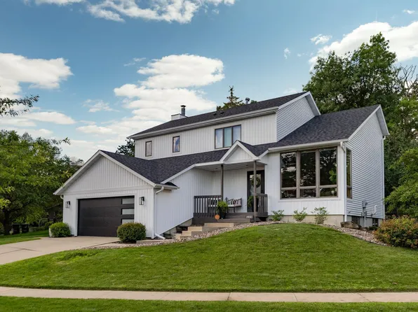 2033 Beacon Dr SW, Rochester, MN 55902