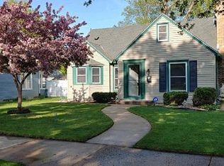 225 10th Ave N, Hopkins, MN 55343