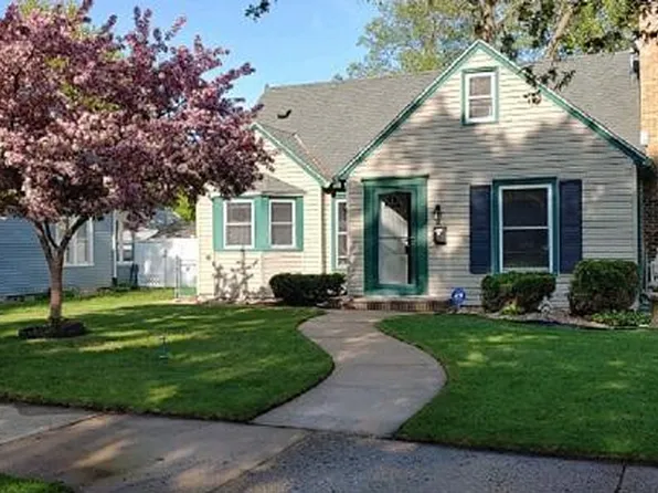 225 10th Ave N, Hopkins, MN 55343