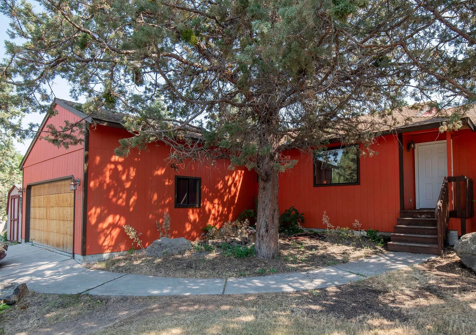 3 Bedroom / 2 Bathroom Home in NE Bend. — Photo 1