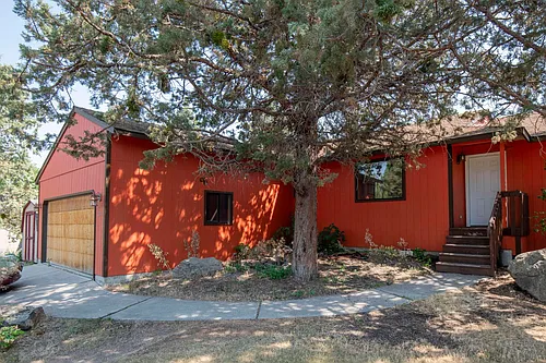 2741 NE Laramie Way Photo 1