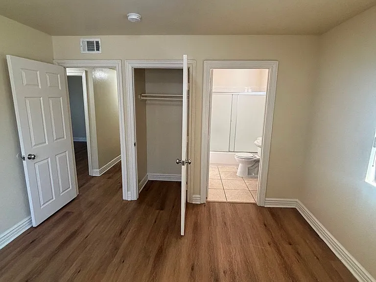 1031 E 52nd Pl — Photo 14