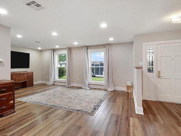 5th image of 1820 Manson Ave