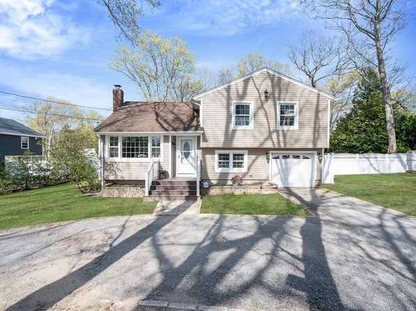 29 Wyandanch Boulevard, Smithtown, NY 11787