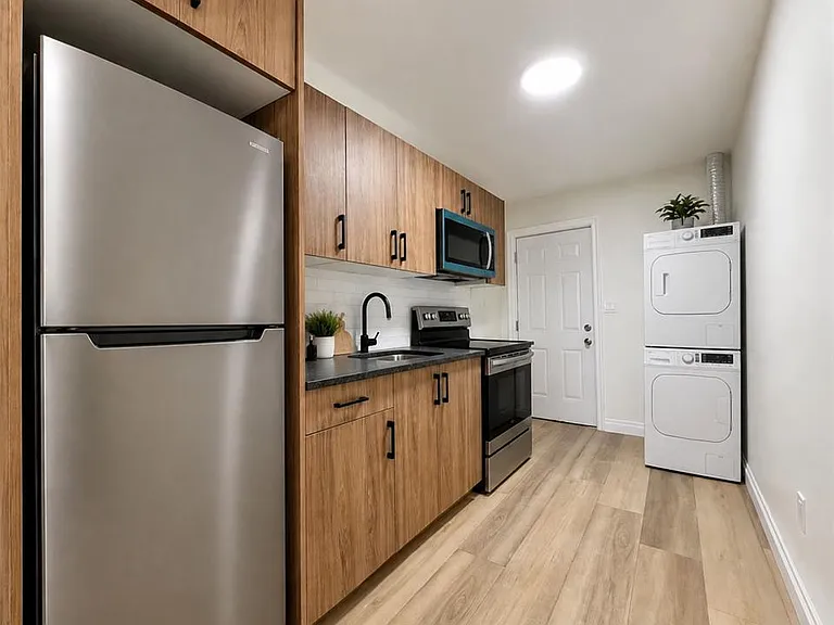 706 Marentette Ave #1 — Photo 5
