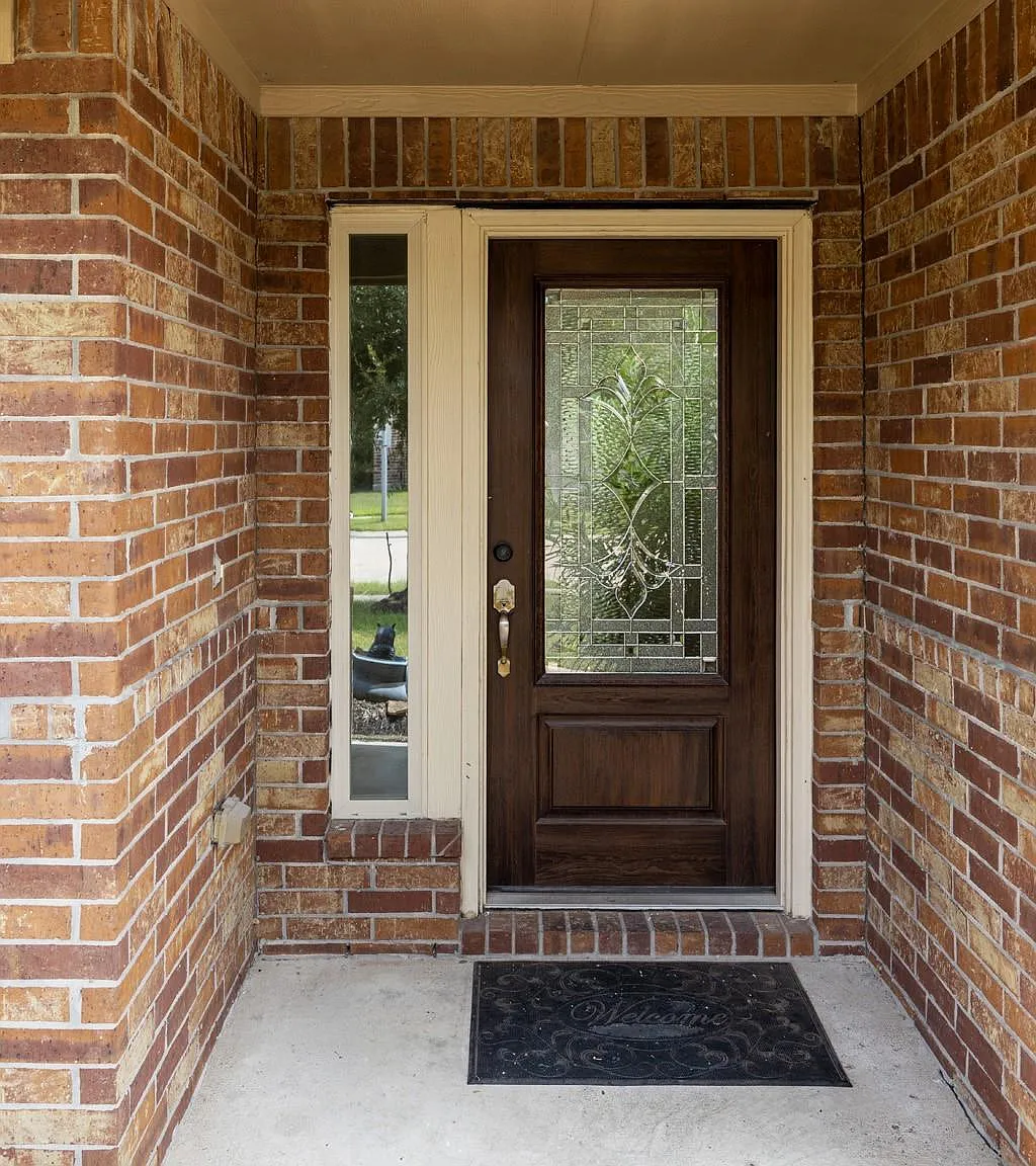 3 bed, 2.0 bath, 1805 sqft, $2,050 — Photo 2