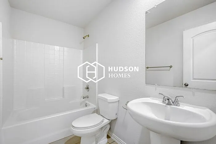 2027 Clay St — Photo 10