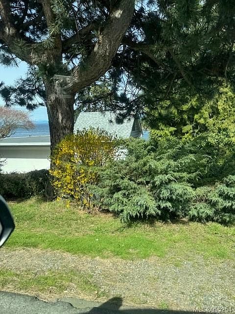 2nd image of 3761 Hammond Bay Rd NE