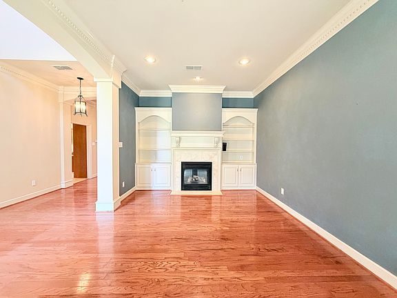 4th image of 9505 Viola Ave