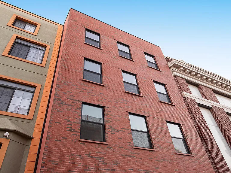 216 Boerum St #4B — Photo 11