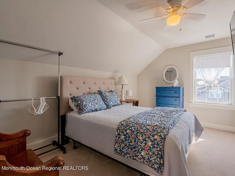 128 Park Ave — Photo 25