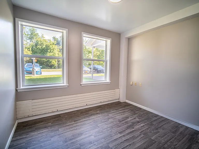 44 Riverside Dr — Photo 8