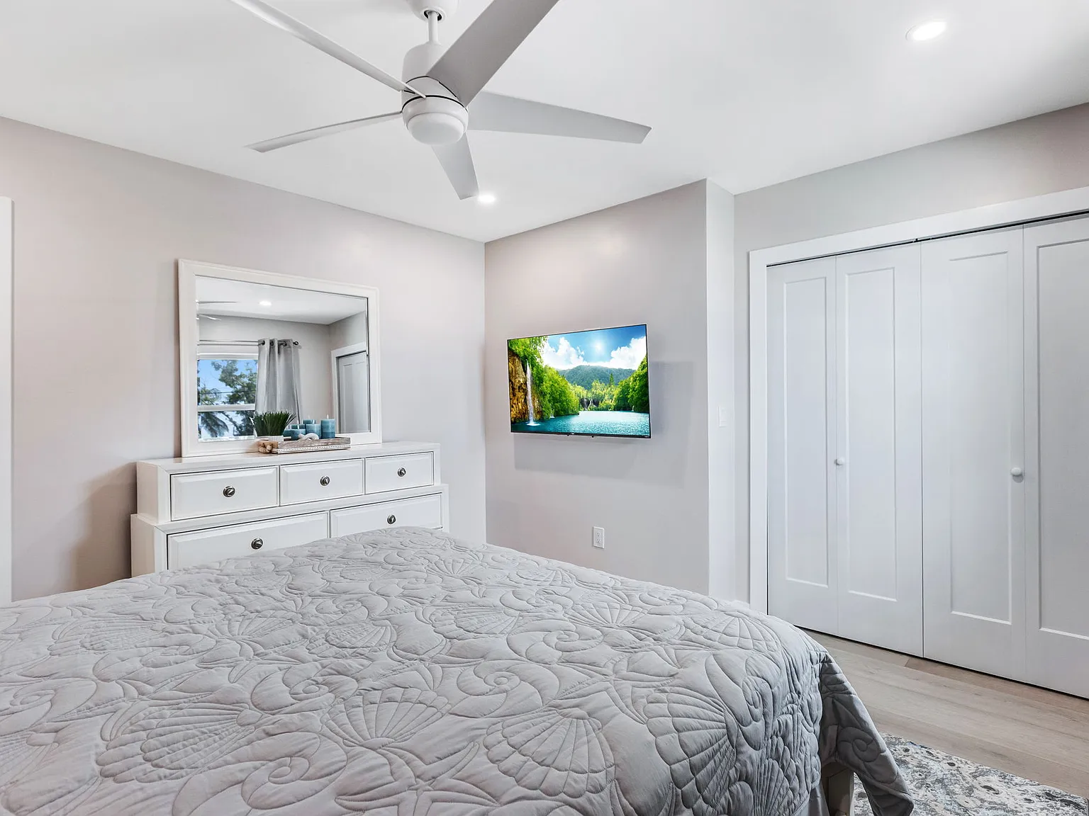 2 bed, 884 sqft, $4,250 — Photo 4