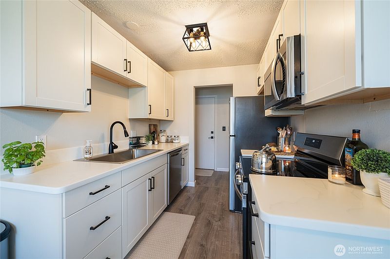 3rd image of 1902 W Prospect Street #105