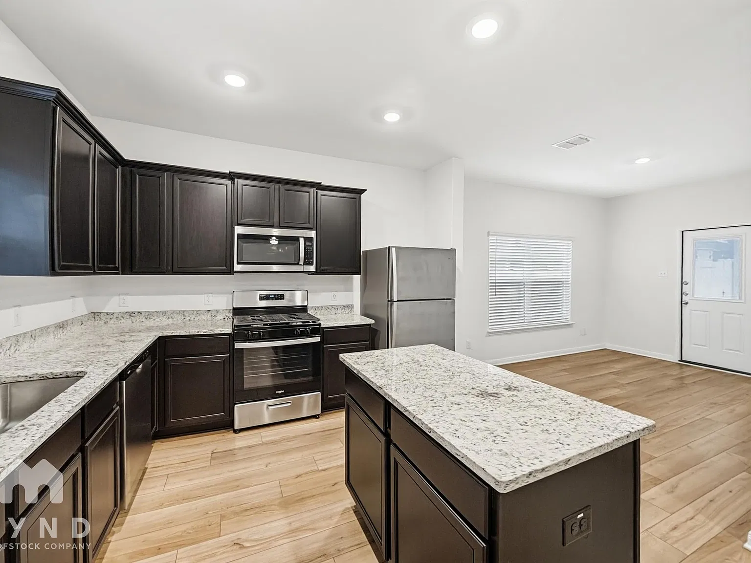 4 bed, 3.0 bath, 2115 sqft, $1,725 — Photo 4