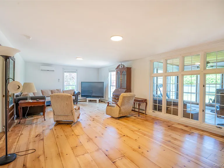 24435 Main Rd — Photo 8