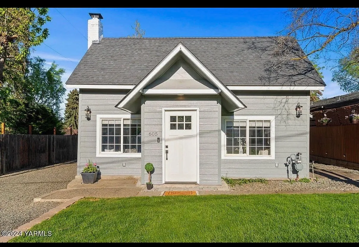 S 22nd Ave, Yakima — Photo 1