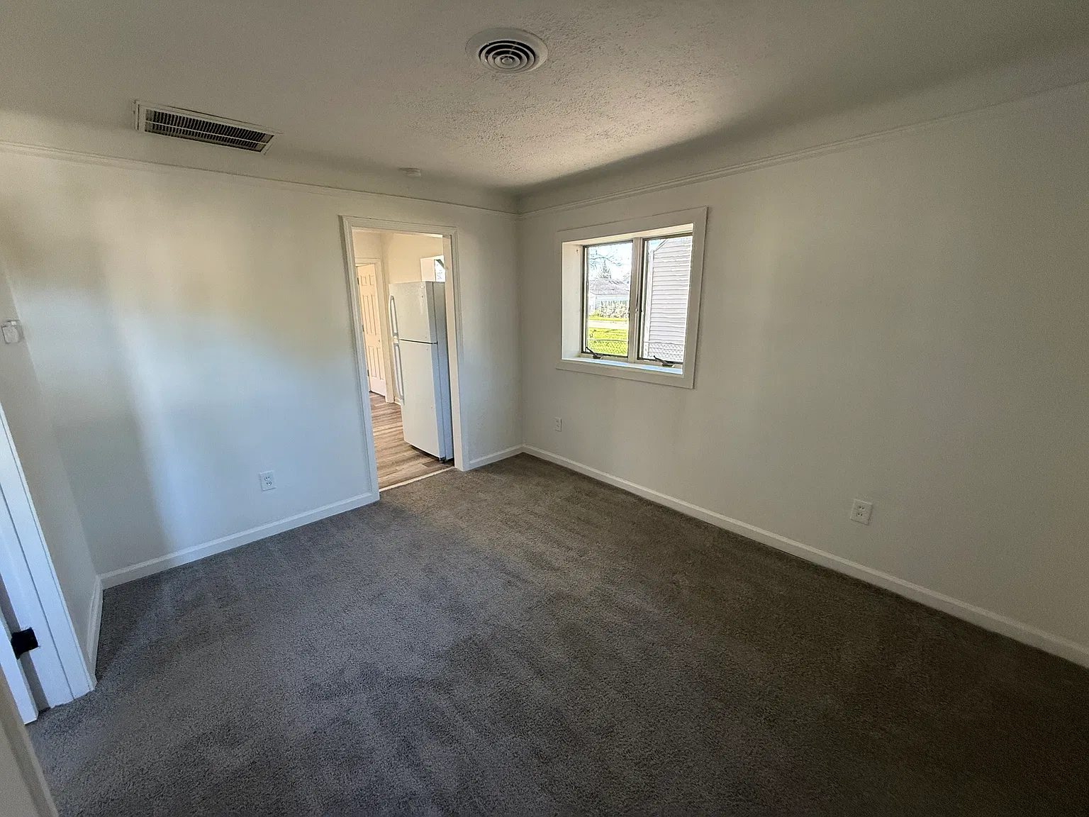 2 bed, 700 sqft, $1,100 — Photo 3