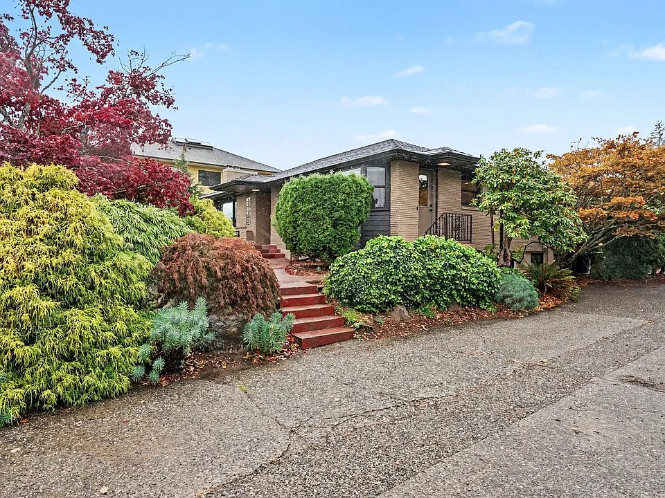 10680 Marine View Dr SW