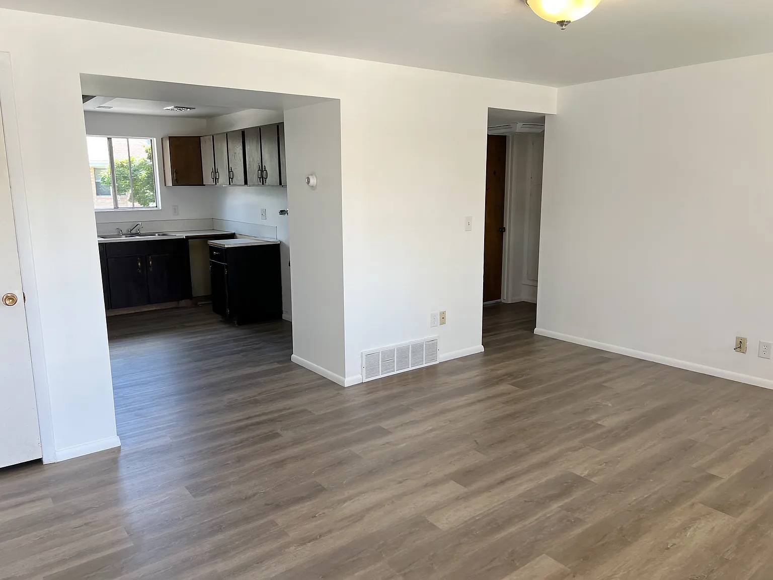2 bed, 800 sqft, $1,300 — Photo 1