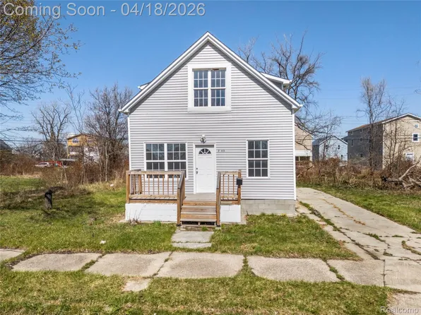 2063 Meade St, Hamtramck, MI 48212