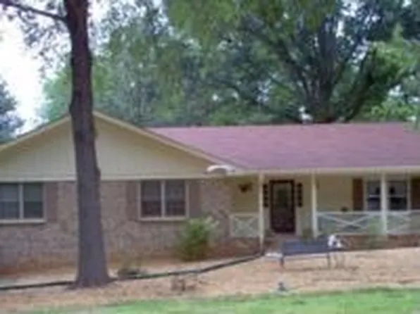 890 Strawberry Dr, Ellenwood, GA 30294