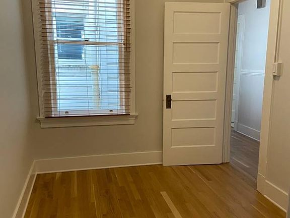 5th image of 2118 Leavenworth St