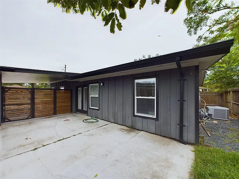 7609 Amelia Rd — Photo 27