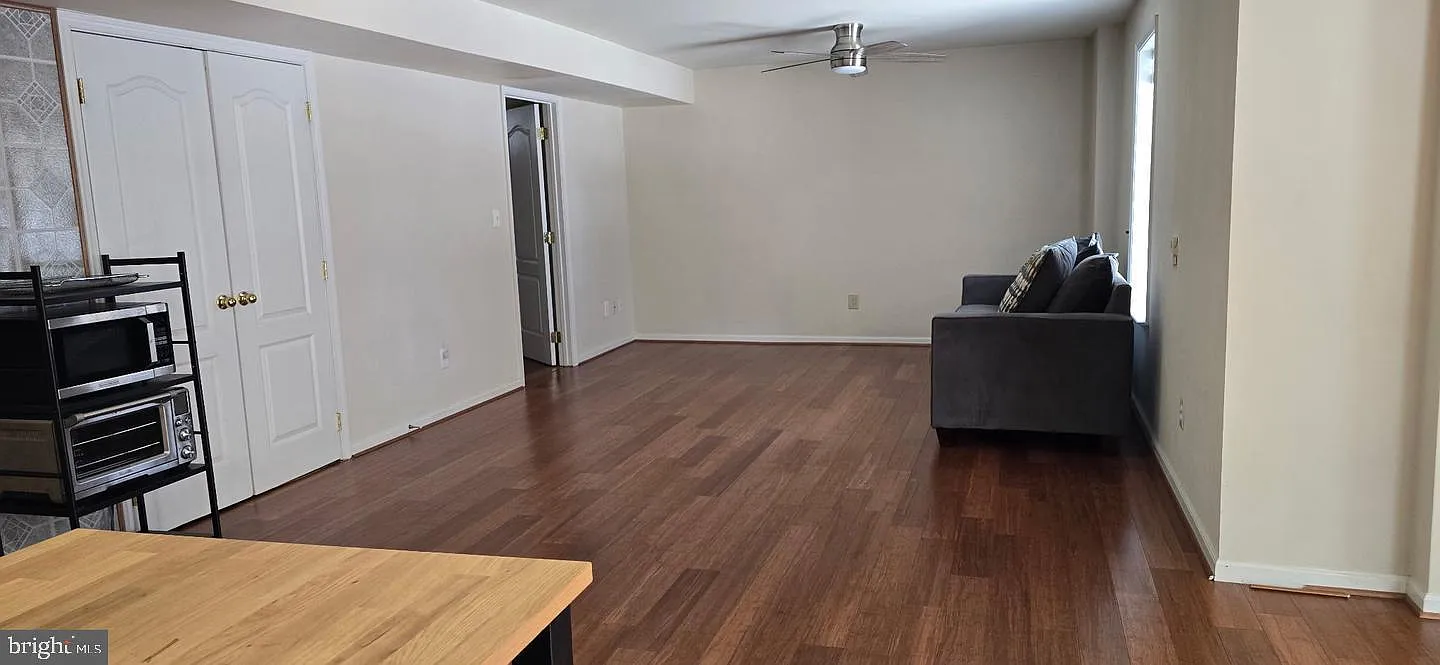 1 bed, 1.0 bath, 4442 sqft, $1,500 — Photo 2
